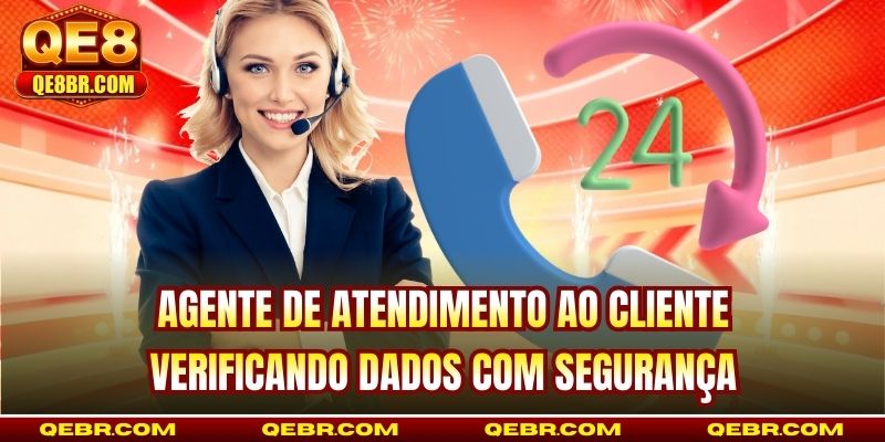 Agente de atendimento ao cliente verificando dados com segurança
